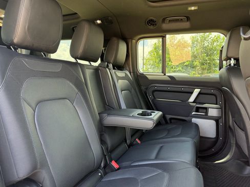 Used 2023 Land Rover Defender 130 X-Dynamic SE AWD/4WD image 32