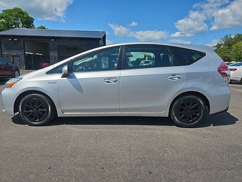 Used 2016 Toyota Prius V Three FWD image 8