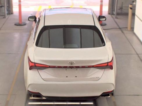 Used 2019 Toyota Avalon Limited w/ Advanced Safety Package FWD image 5