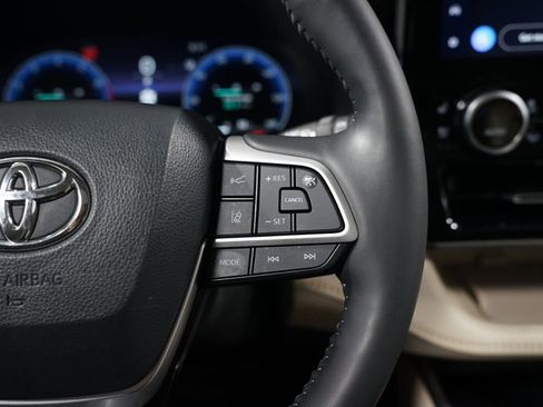 Used 2024 Toyota Highlander Limited image 13