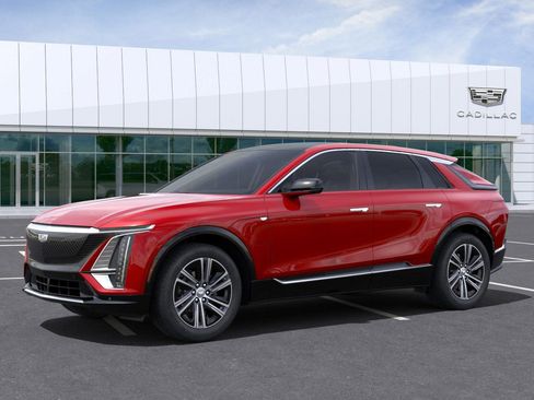 New 2025 Cadillac Lyriq Luxury image 2