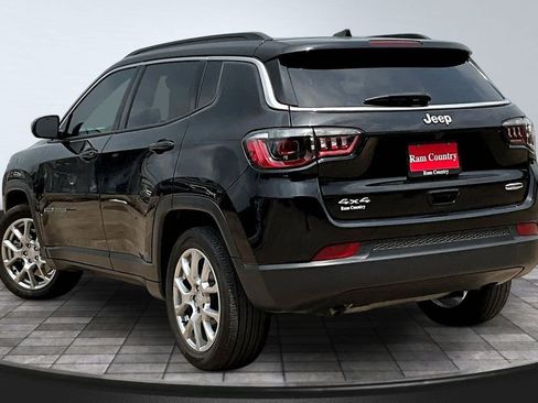 Used 2024 Jeep Compass Latitude AWD/4WD image 5