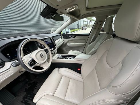 Used 2023 Volvo XC60 B5 Ultimate w/ Protection Package Premier image 4