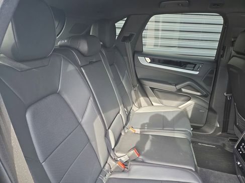 Certified 2024 Porsche Cayenne AWD/4WD image 21