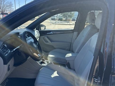 Used 2023 Volkswagen Tiguan SE R-Line image 12