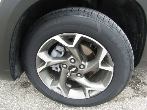 Used 2025 Chevrolet Trax LT w/ LT Convenience Package FWD image 25