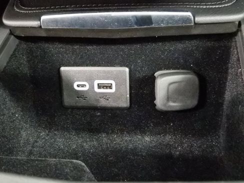 Used 2024 Cadillac XT4 Sport image 31