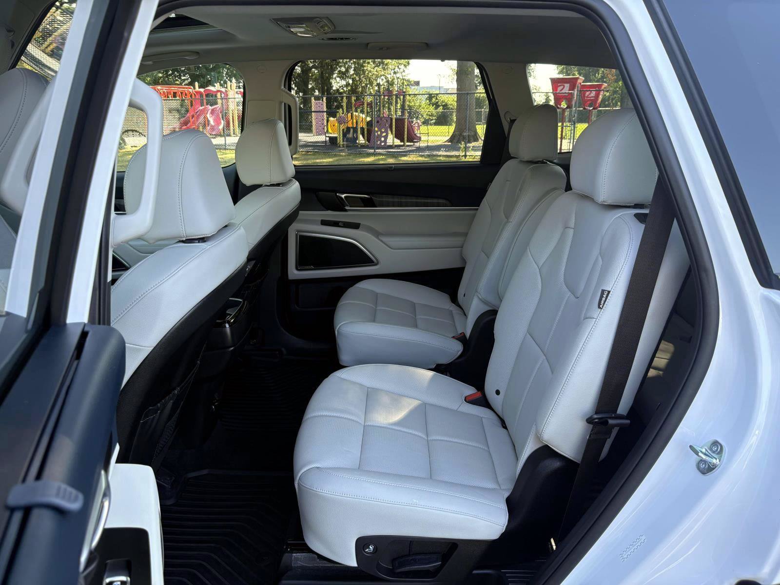 Certified 2025 Kia Telluride EX w/ EX Captain's Chair Package AWD/4WD image 29