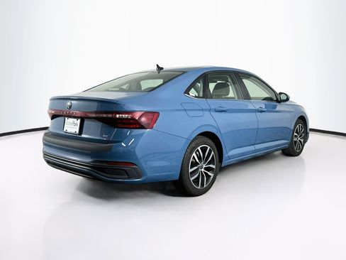 Used 2025 Volkswagen Jetta SE FWD image 9
