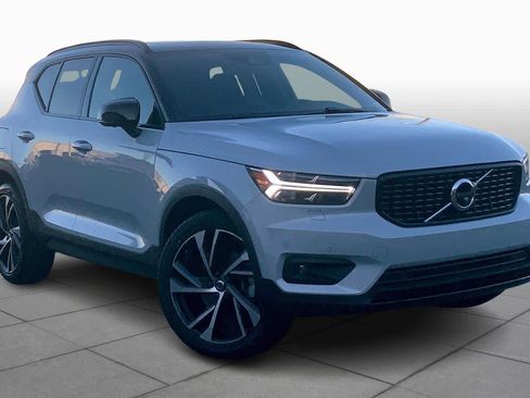 Used 2021 Volvo XC40 T5 R-Design w/ Advanced Package image 2