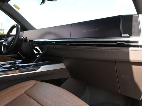 Certified 2025 Cadillac Escalade Premium Luxury w/ LPO, Floor Liner Package AWD/4WD image 25