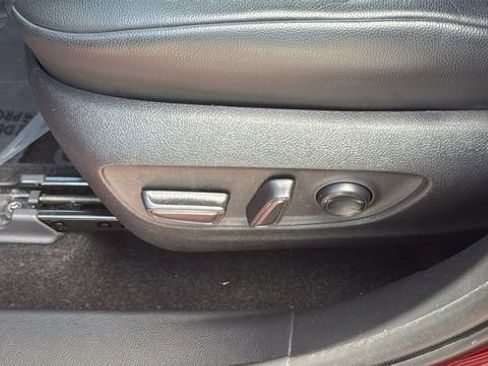 Used 2023 Toyota Highlander XLE FWD image 20