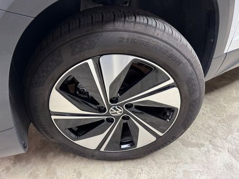 Used 2024 Volkswagen Taos SE image 29