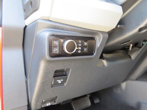 Used 2023 Ford Bronco Badlands image 18