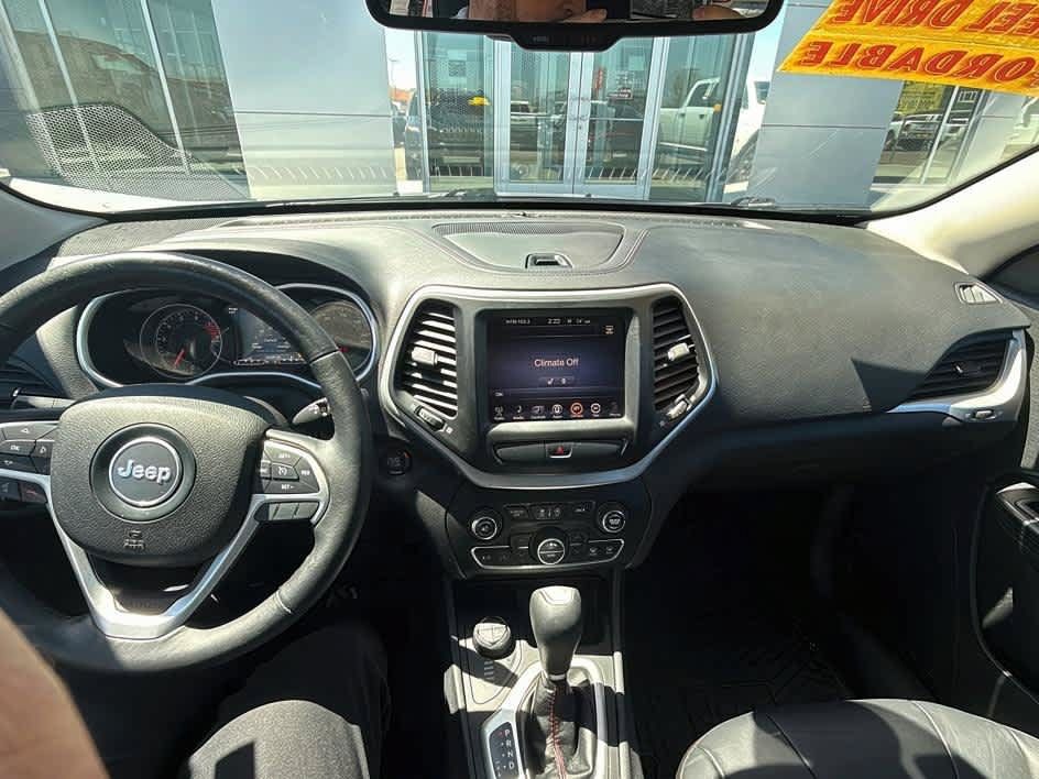 Used 2016 Jeep Cherokee Trailhawk w/ Comfort/Convenience Group AWD/4WD image 32
