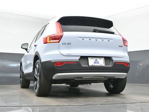 Used 2025 Volvo XC40 B5 Plus AWD/4WD image 41