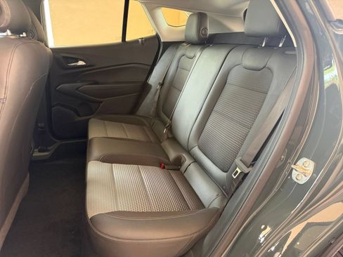 Used 2025 Chevrolet Trax LT w/ LT Convenience Package FWD image 21