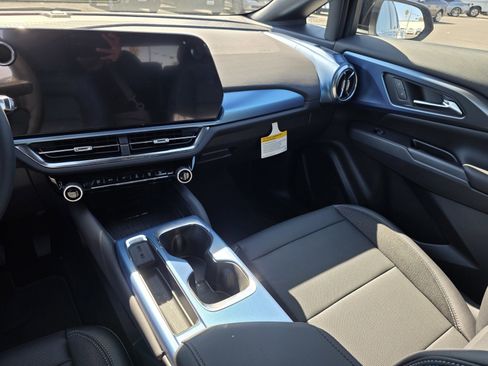 New 2026 Chevrolet Equinox EV LT w/ LPO, Blackout Package image 17