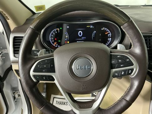 Used 2020 Jeep Grand Cherokee Overland w/ Interior Metal Package AWD/4WD image 21