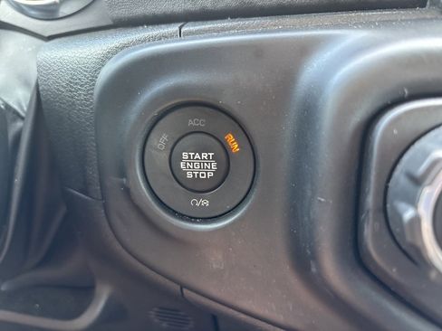 Used 2023 Jeep Gladiator Overland image 14