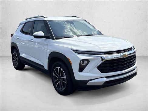 Used 2026 Chevrolet TrailBlazer LT FWD image 3