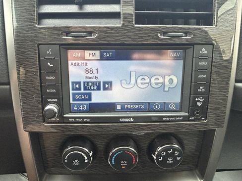 Used 2011 Jeep Liberty Limited Jet AWD/4WD image 23