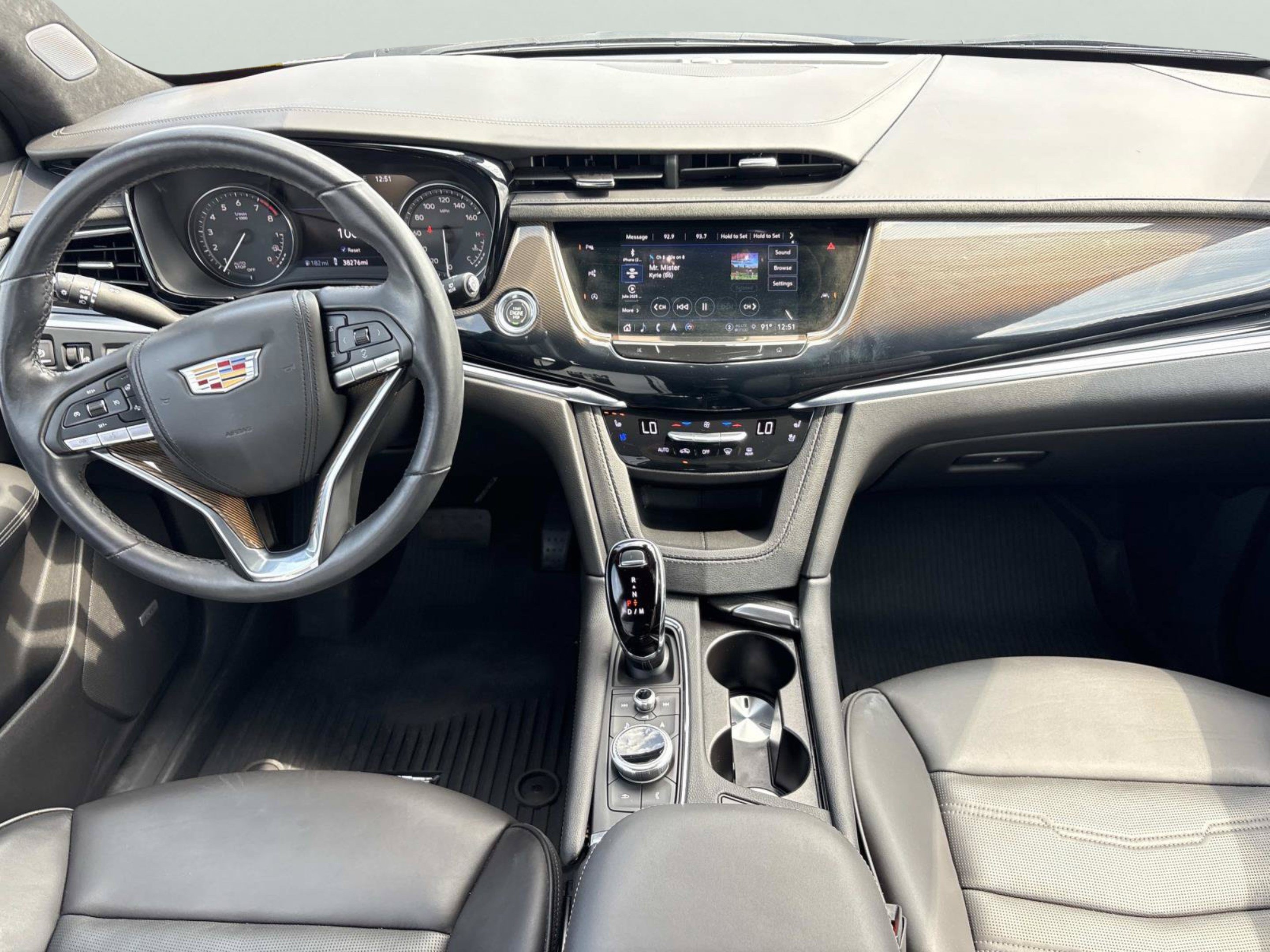 Used 2023 Cadillac XT6 Premium Luxury w/ Platinum Package FWD image 15