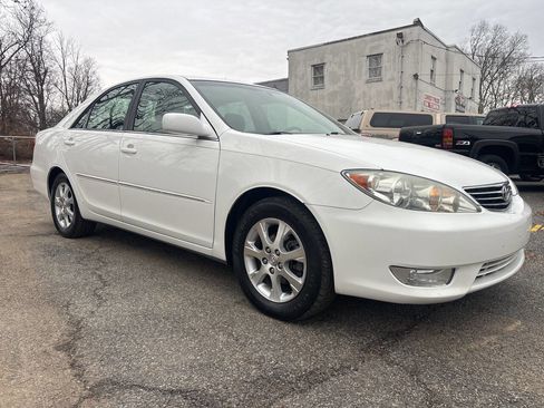 Used 2005 Toyota Camry XLE image 8