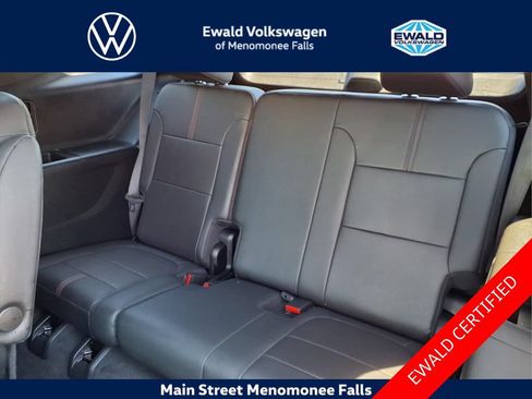Used 2023 Chevrolet Traverse RS w/ LPO, Floor Liner Package AWD/4WD image 32