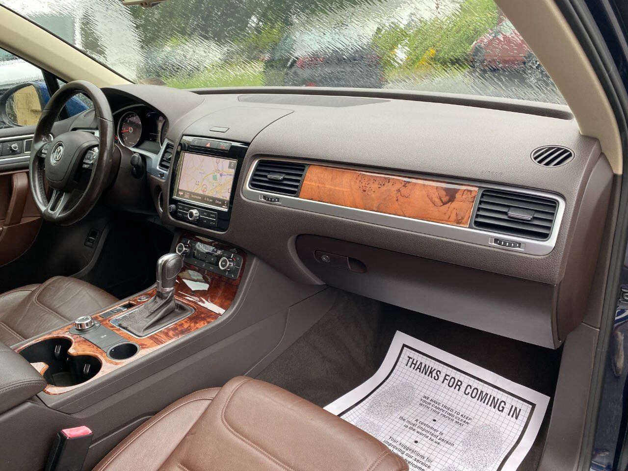 Used 2012 Volkswagen Touareg TDI AWD/4WD image 32
