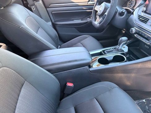 Used 2024 Nissan Altima 2.5 SV FWD image 12