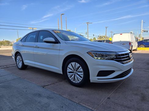 Used 2019 Volkswagen Jetta SE image 4