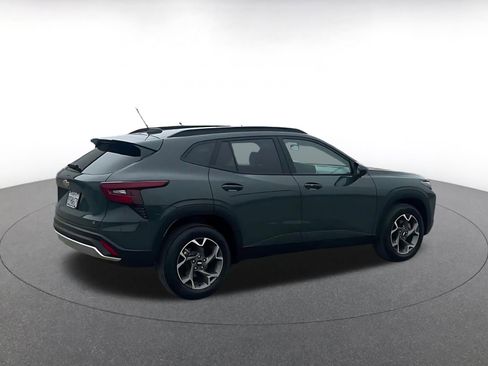 Used 2025 Chevrolet Trax LT w/ LT Convenience Package image 15