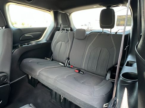 Used 2019 Chrysler Pacifica Touring Plus FWD image 16
