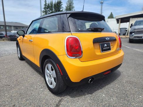 Used 2017 MINI Cooper 2-Door Hardtop FWD image 7