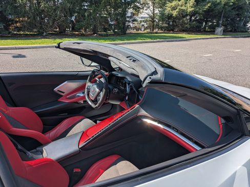 Used 2025 Chevrolet Corvette Z06 RWD image 16
