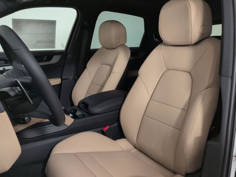 New 2026 Porsche Cayenne AWD/4WD image 4