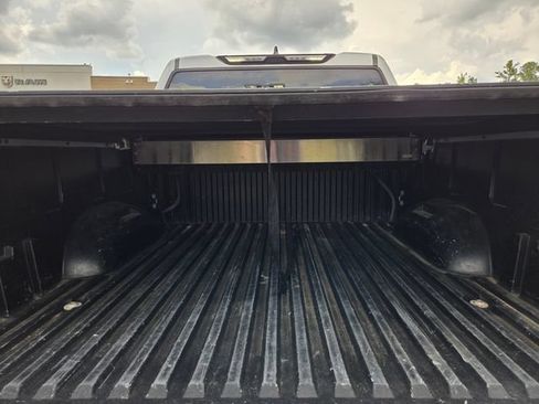 Used 2022 Toyota Tundra SR5 w/ SR5 Convenience Package AWD/4WD image 25