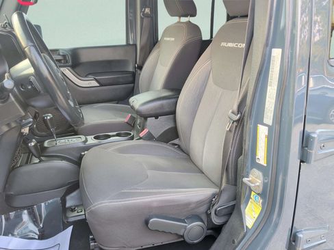 Used 2016 Jeep Wrangler Unlimited Rubicon w/ Connectivity Group AWD/4WD image 13