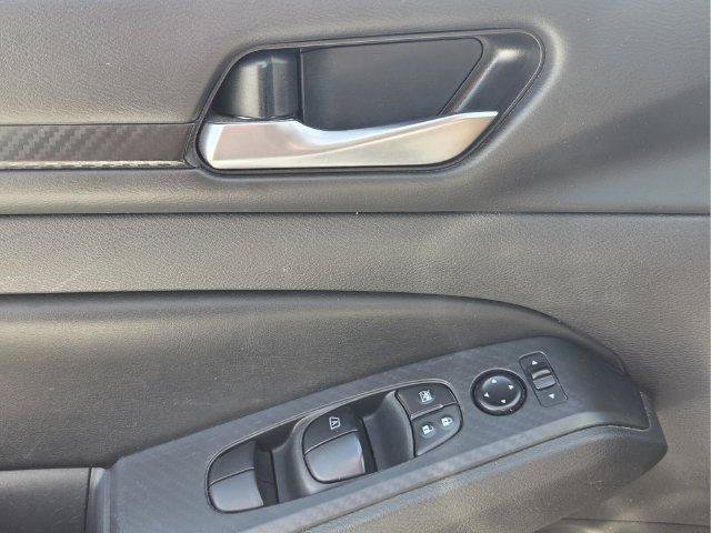 Used 2024 Nissan Altima 2.5 SV FWD image 21