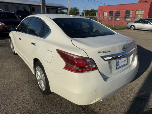 Used 2013 Nissan Altima 2.5 SL w/ Technology Pkg FWD image 4