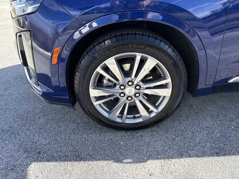 Used 2025 Cadillac XT6 Premium Luxury image 9