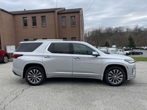 Certified 2022 Chevrolet Traverse Premier w/ LPO, Floor Liner Package AWD/4WD image 2