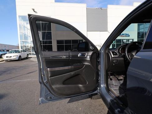 Used 2018 Jeep Grand Cherokee Trailhawk w/ Trailhawk Luxury Group image 34