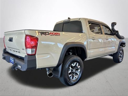 Used 2017 Toyota Tacoma TRD Off-Road w/ Premium & Technology Package AWD/4WD image 7