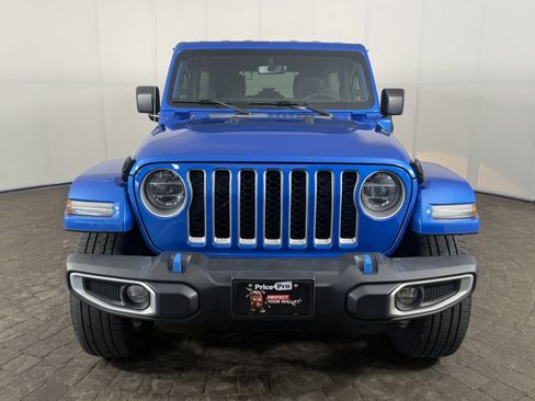Used 2022 Jeep Wrangler Unlimited Sahara w/ Cold Weather Group AWD/4WD image 2