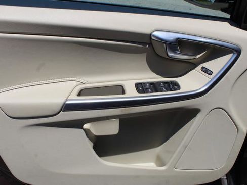 Used 2015 Volvo XC60 T5 AWD/4WD image 12