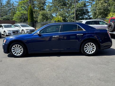 Used 2013 Chrysler 300 RWD image 4