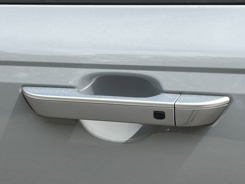 Used 2022 Kia Carnival EX FWD image 34