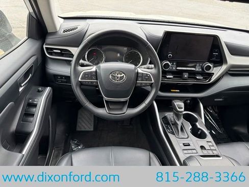Used 2023 Toyota Highlander XLE AWD/4WD image 22
